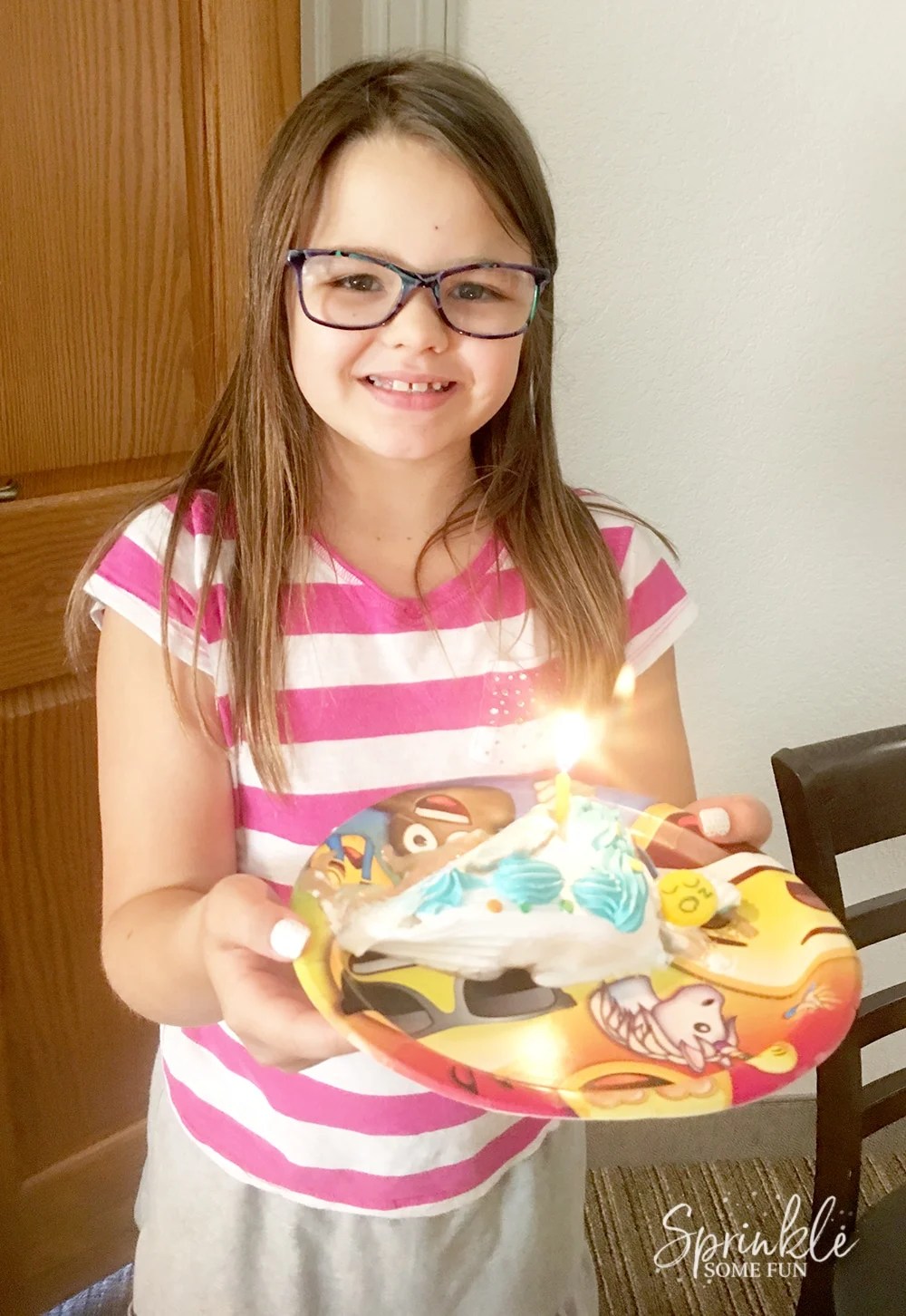 Easy Emoji Themed Ice Cream Cake ⋆ Sprinkle Some Fun