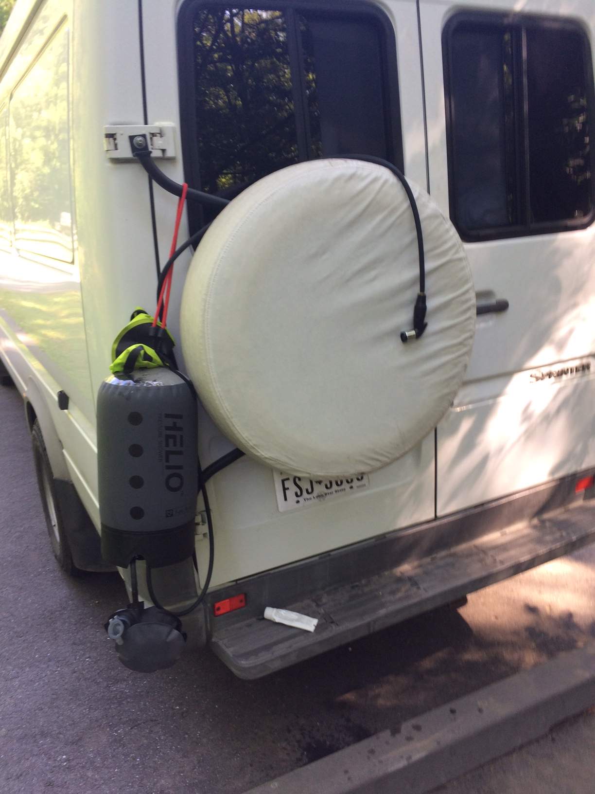 Off the grid shower Nemo Helio Pressure Shower Sprinter Camper