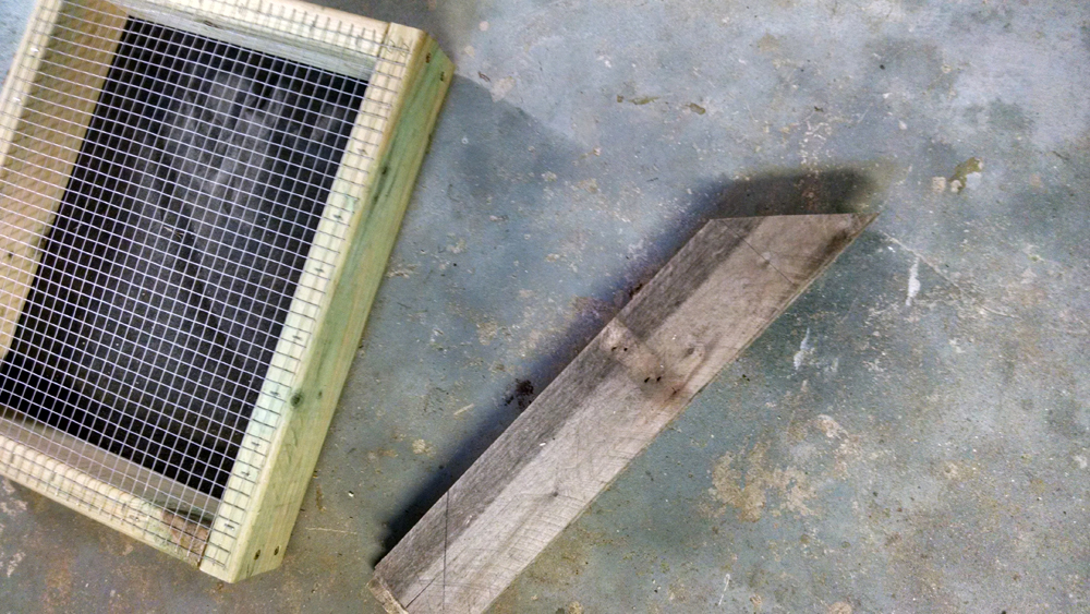 Cut 45 degree angles on both sides of the reclaimed wood. Sprout