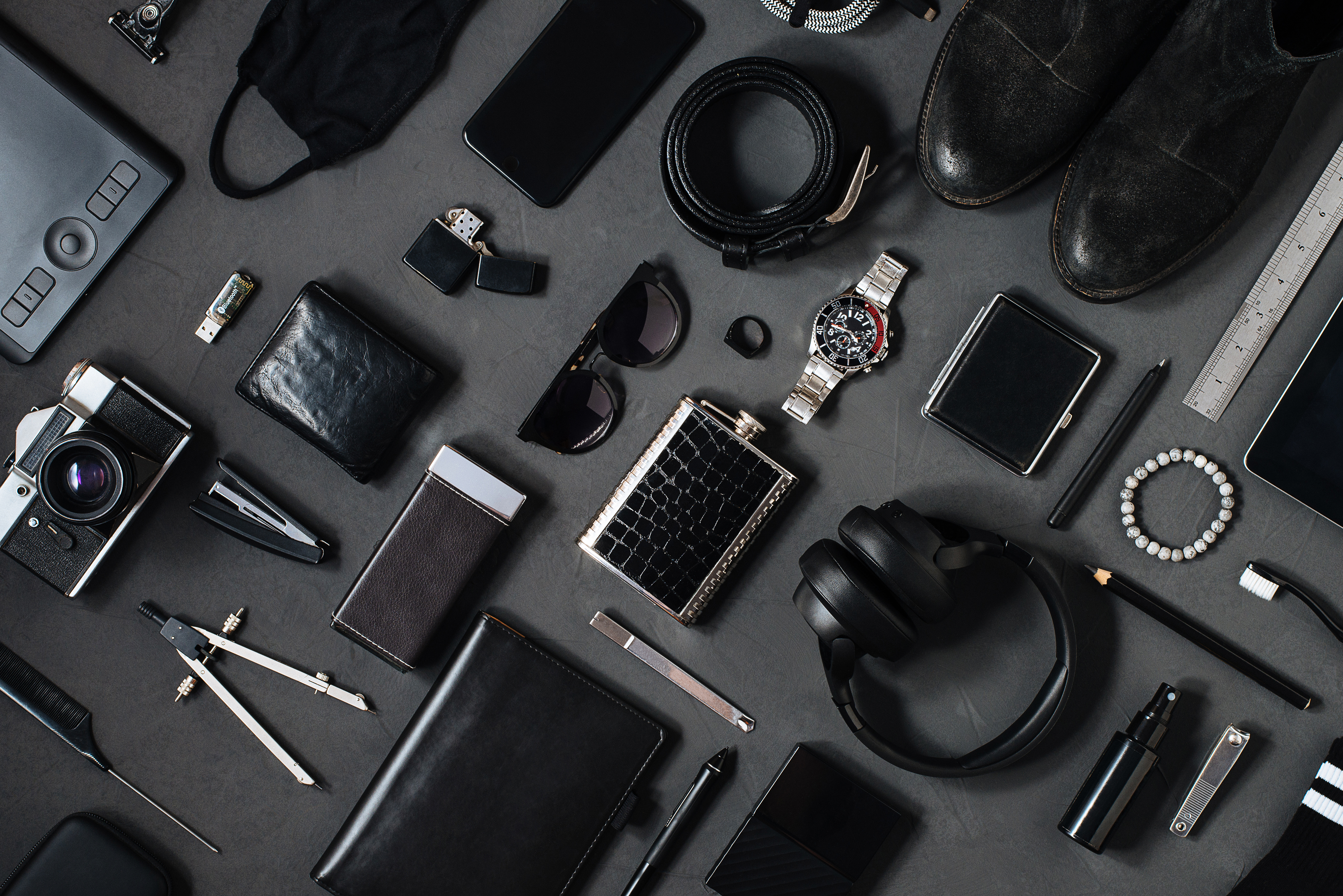 The 25 Best Everyday Carry Accessories for Men To Bring Out in 2022