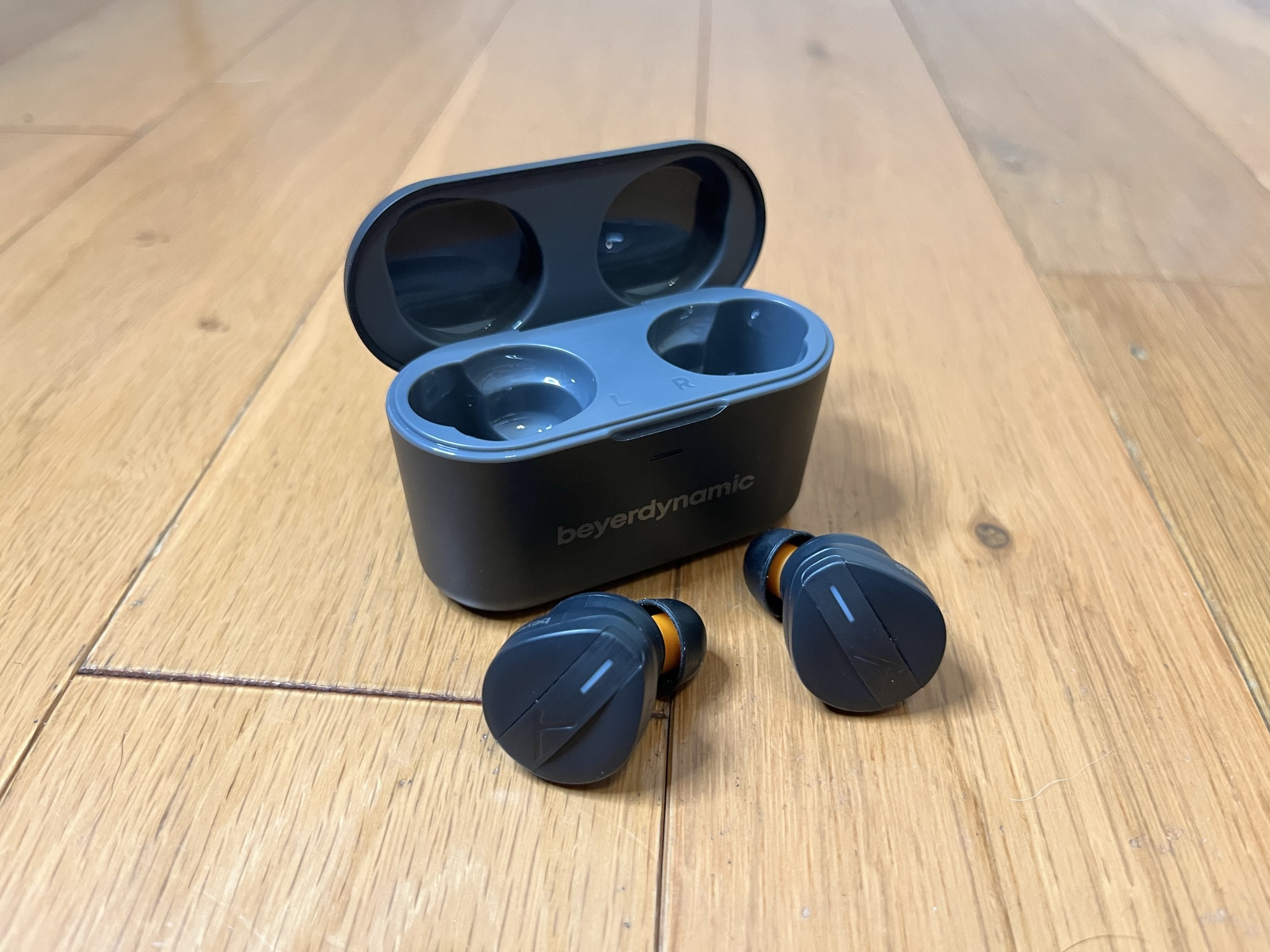 Reviewed The 6 Best Wireless Earbuds To Buy in 2022