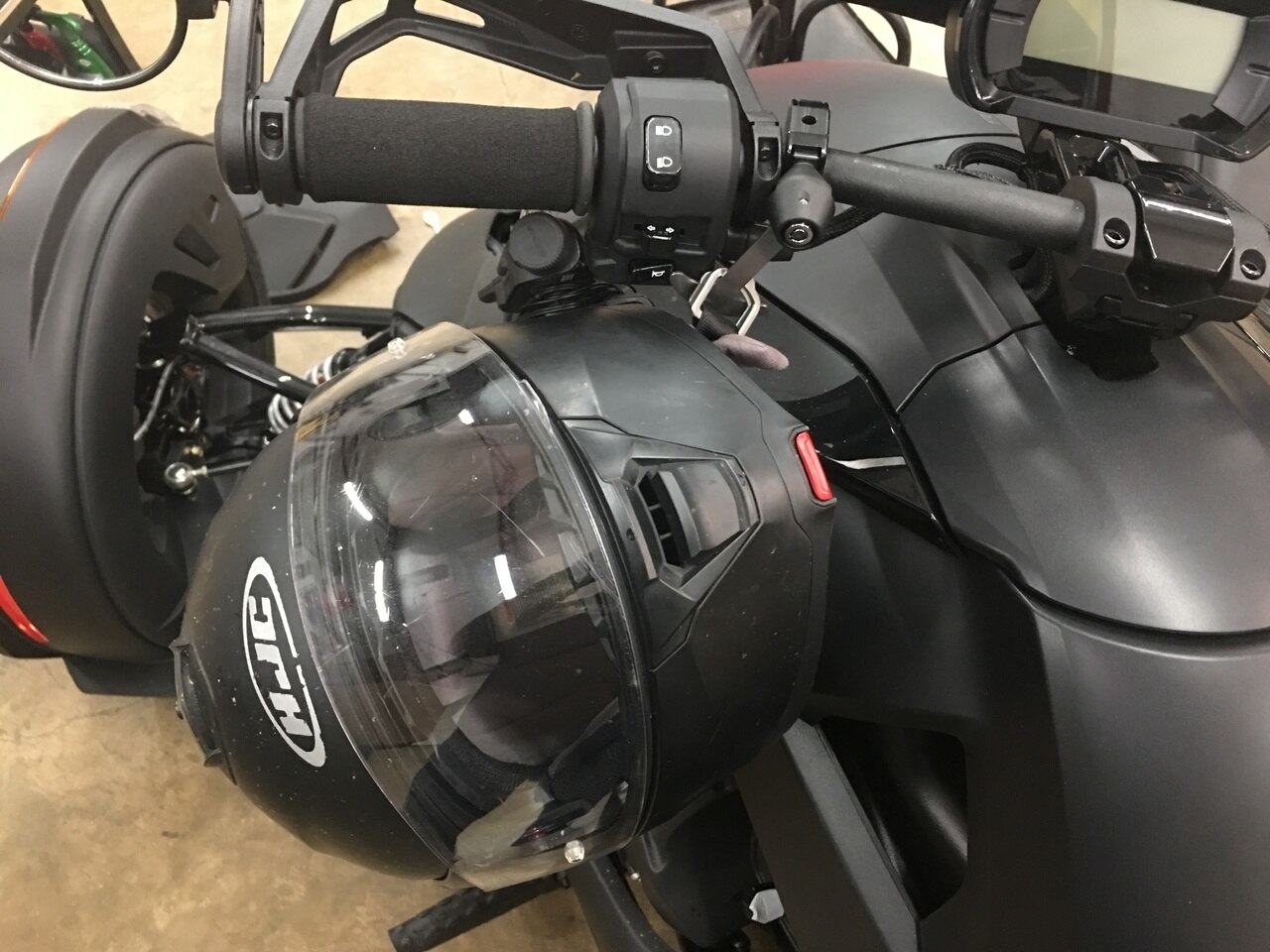 RYKER SINGLE HELMET LOCK WITH SECURE CLAMP MOUNT BY LIDLOX Spyder Boyz