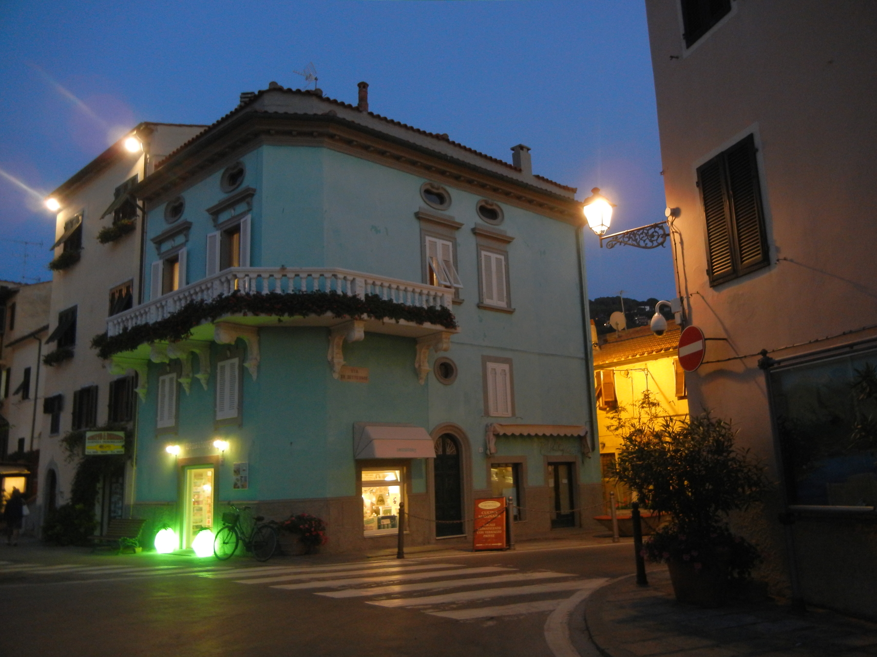 Marina Marciana Marina top marinas and anchorages in Toscana, Italy.