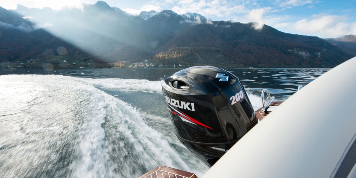 What's The Difference Between Outboard And Inboard Motors? Moriches
