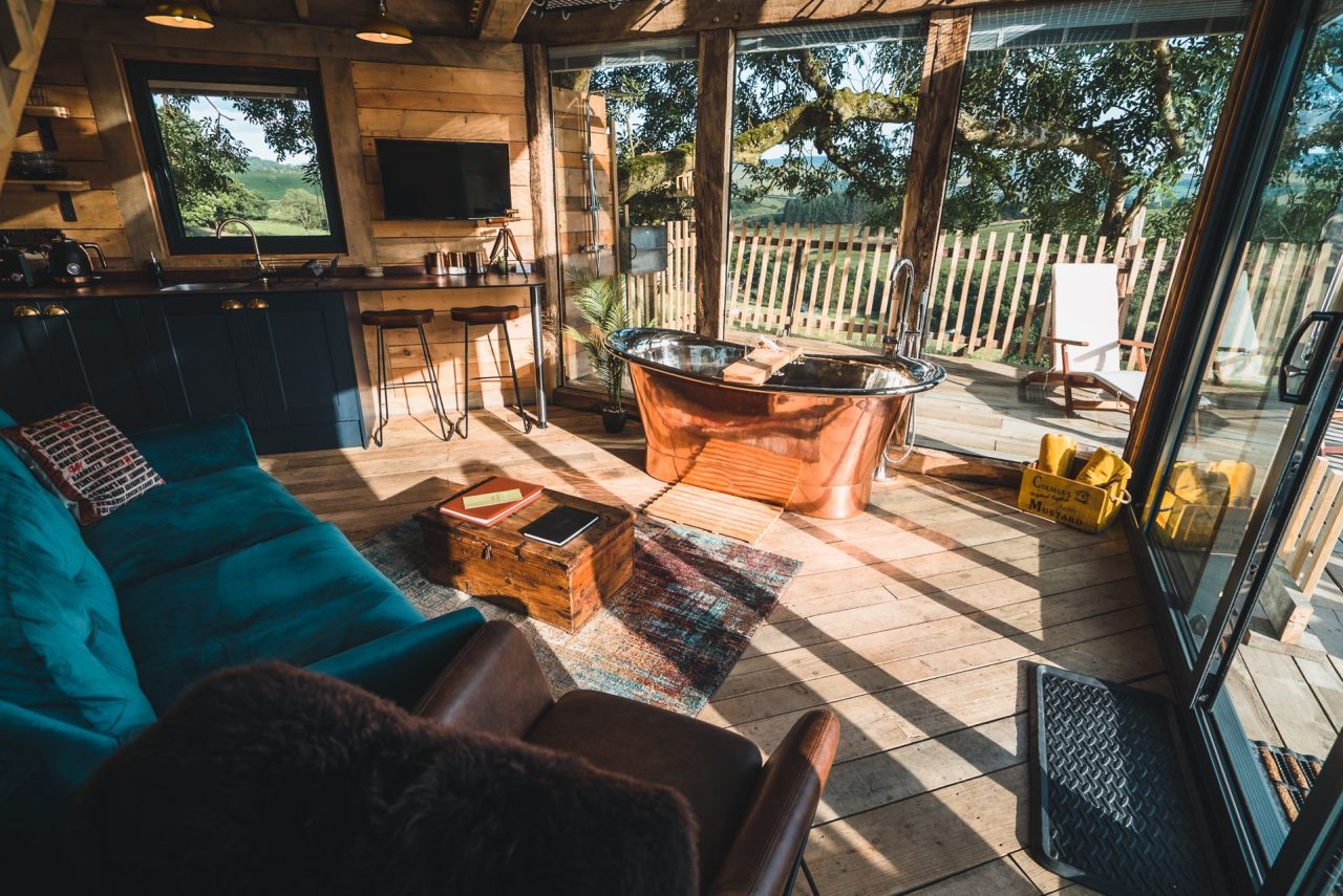 Cadwollen's Booking Squirrel's Nest Treehouse Retreat