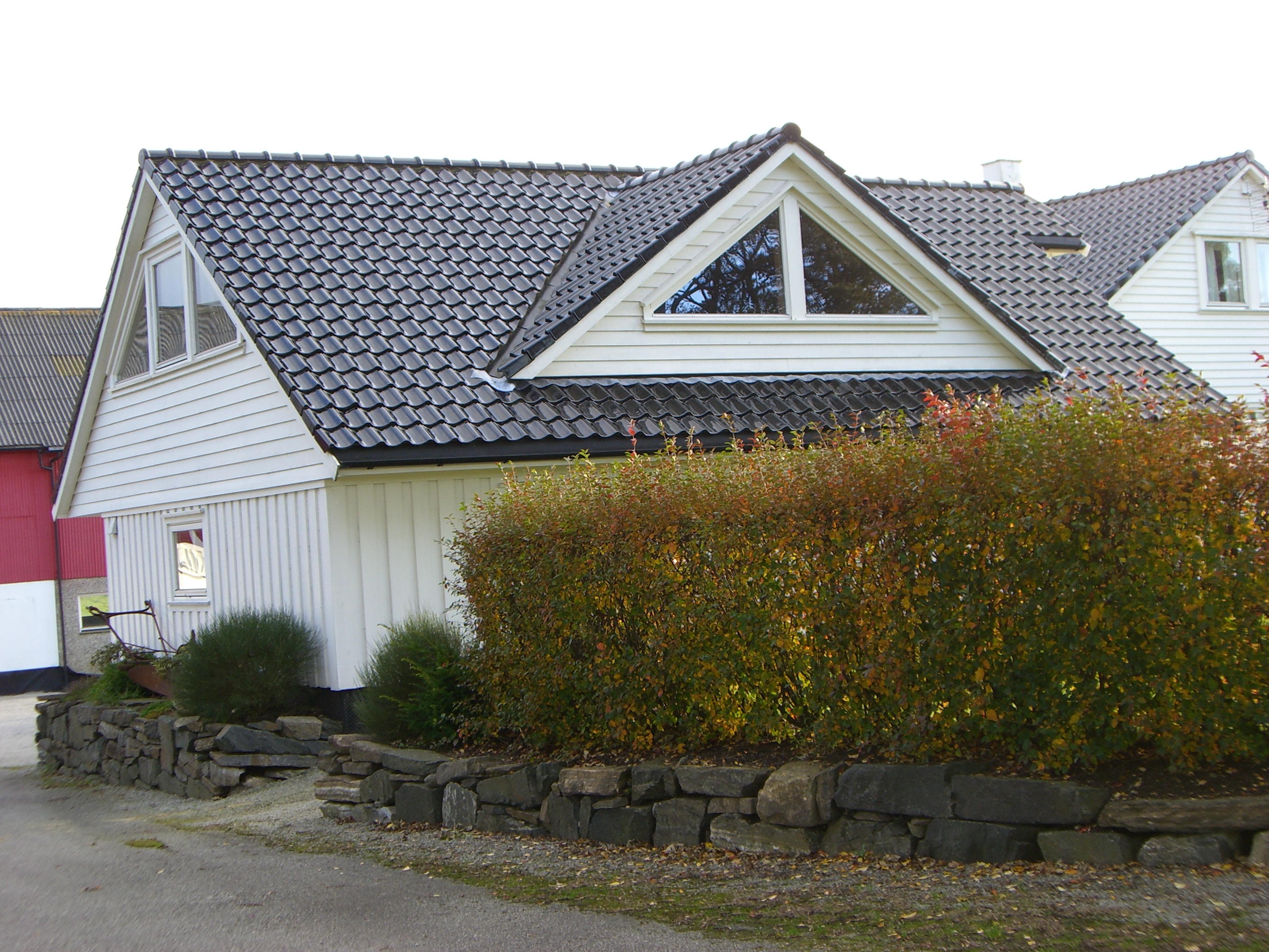 Stor garasje med leilighet på lo
