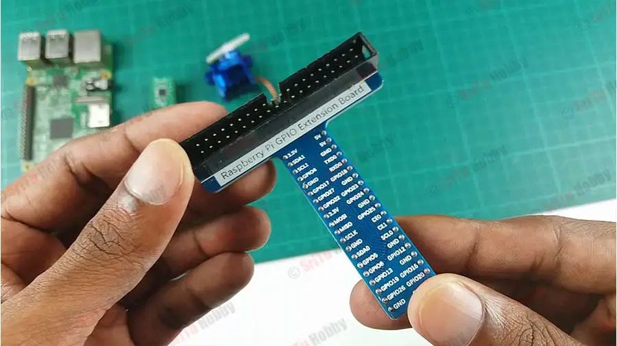 How to control a servo motor using a Raspberry Pi board
