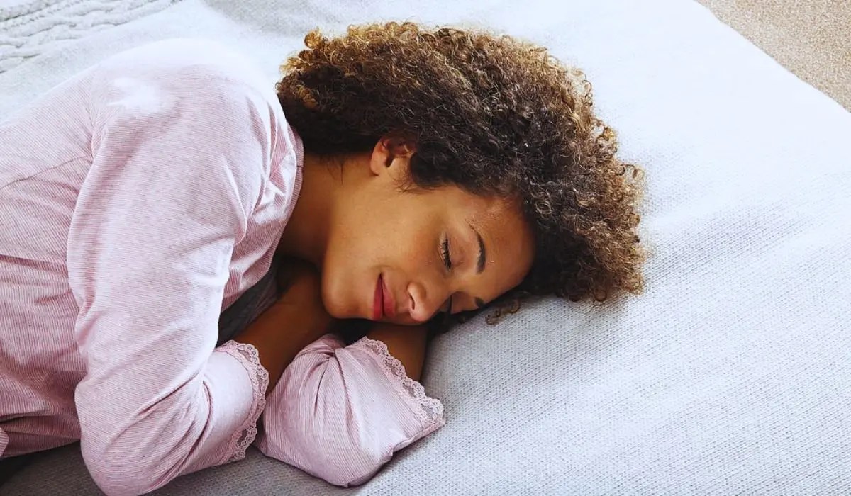 Is Sleeping Without A Pillow Good For Health? Benefits And Effects