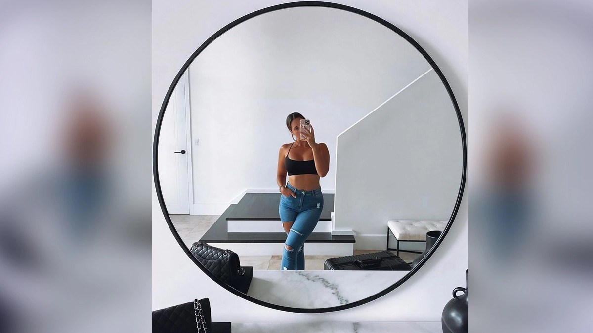 Viral News | XXX OnlyFans Model, Isabelle Eleanore Almost Kicked out of