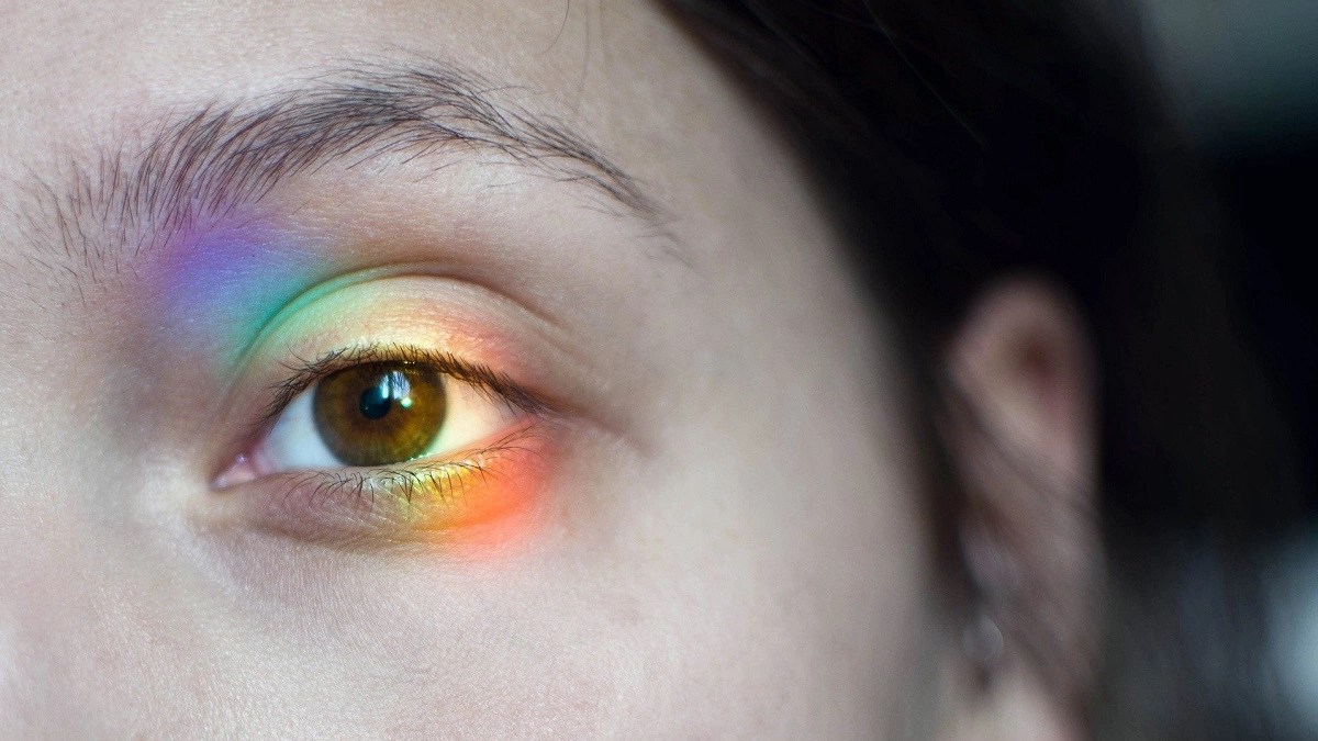 World News Wearing Contact Lenses in Shower Costs Elderly Woman Eye