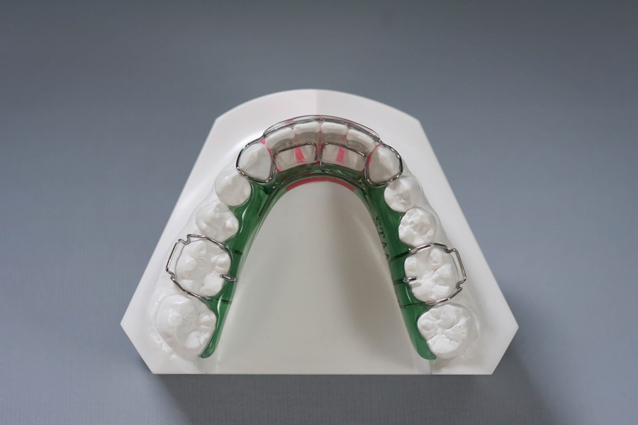 Hawley Retainer With Springs