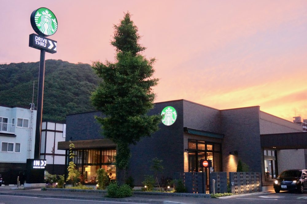 藻岩山夜景の後は綺麗な ガオカ スターバックスへ ドライブスルー札幌中央区旭ヶ丘店 Starbucks Coffee Journey