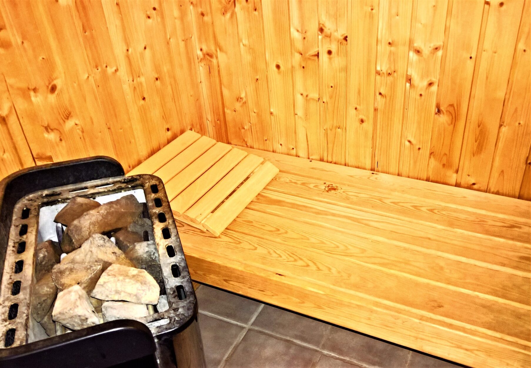 Infrared vs Steam How to Choose a Sauna for Your Home Stacyknows