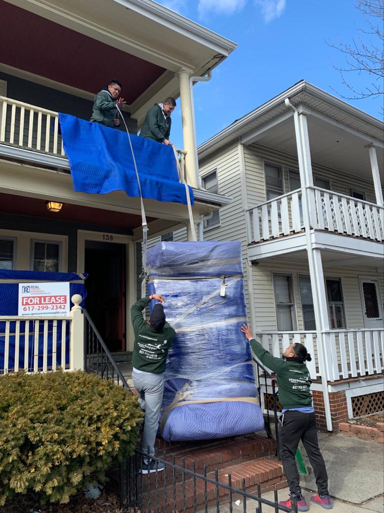 How much does it cost to hire movers in Hamilton?