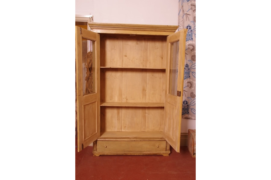 Early 1900 pine Kitchen Dresser. Hobart. Tasmania Stalking Cat