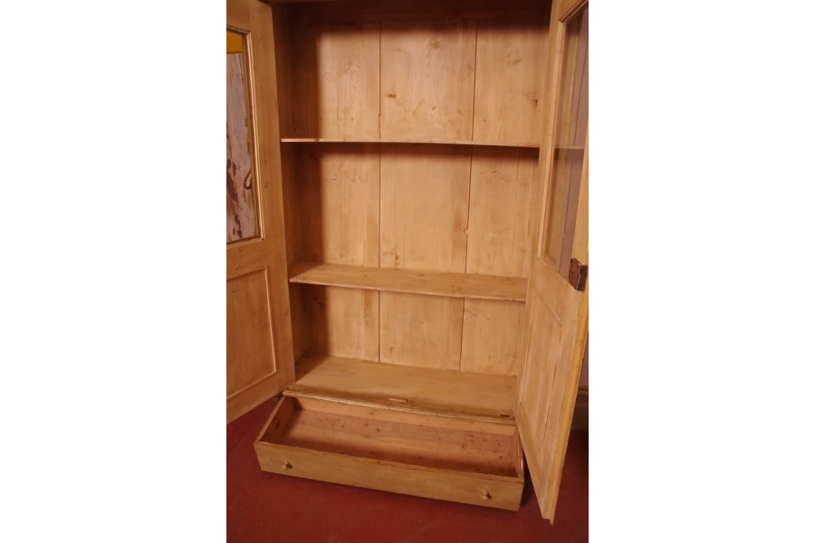 Early 1900 pine Kitchen Dresser. Hobart. Tasmania Stalking Cat