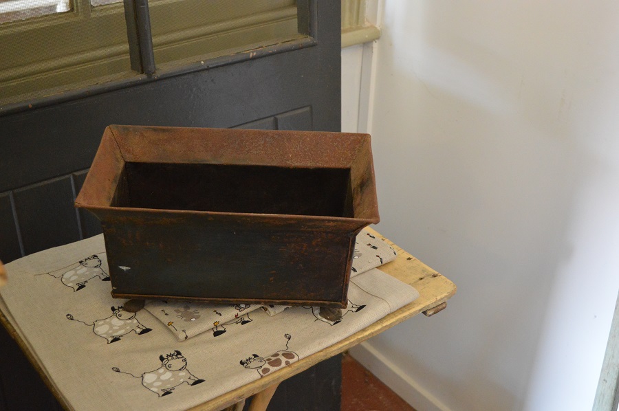 Tin planter box Stalking Cat Antiques Macedon Gisborne Australia
