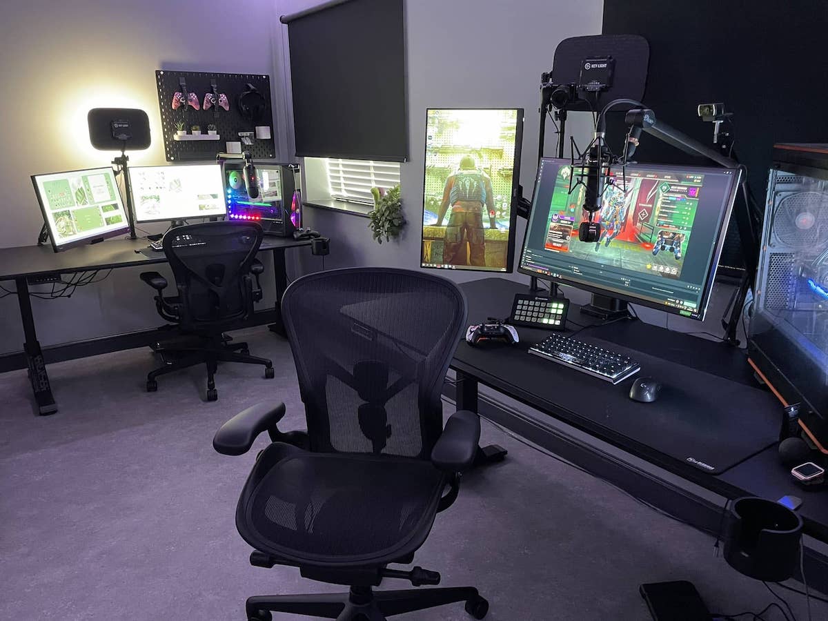 Humanscale Freedom vs. Herman Miller Aeron ⭐️ Showdown