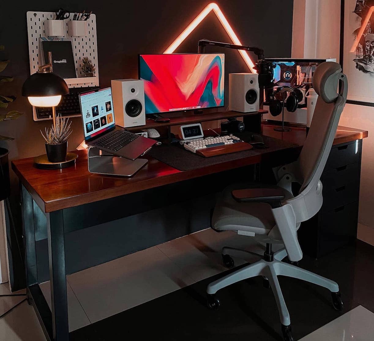 [Office Chair] Choose Fabric or Leather Upholstery Material?