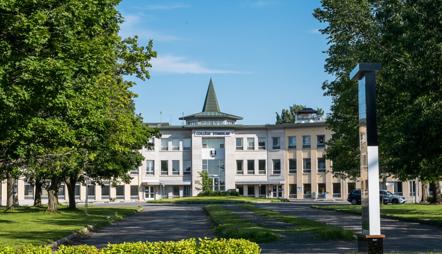 Le Nouveau Consul général de France au Collège Stanislas