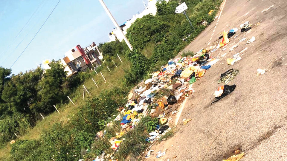 Uncleared garbage causing problems at Rajivnagar 2nd Stage Star of Mysore