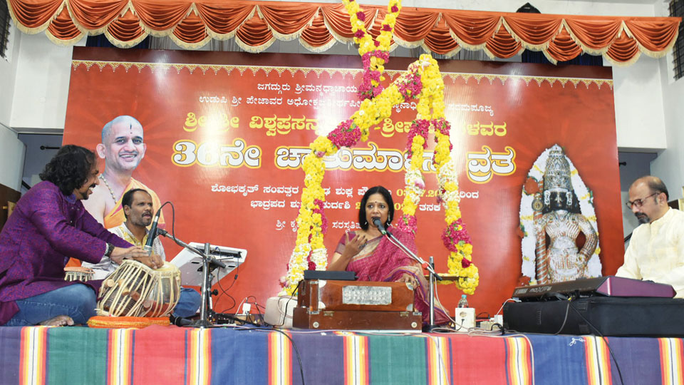 M.D. Pallavi performs at Srikrishnadhama Star of Mysore