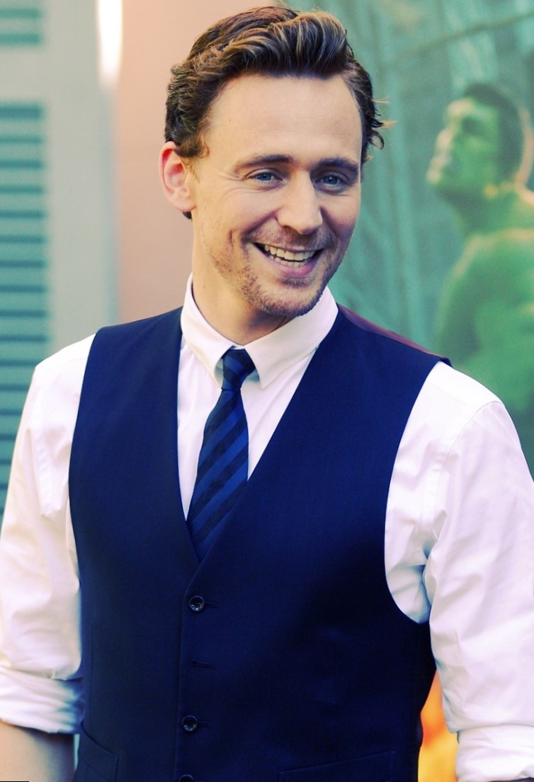 Tom Hiddleston Weight, Height and Age