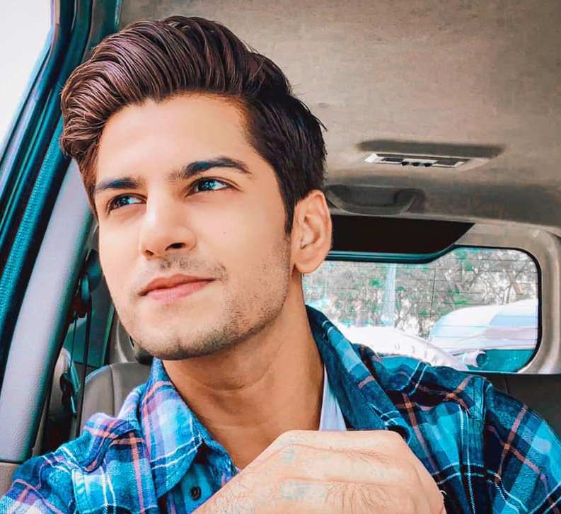 Krish Pathak Height, Age, Girlfriend, Family, Biography & More