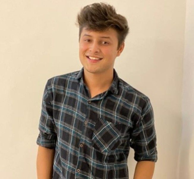 Nitish Bhaluni Height, Age, Girlfriend, Family, Biography & More