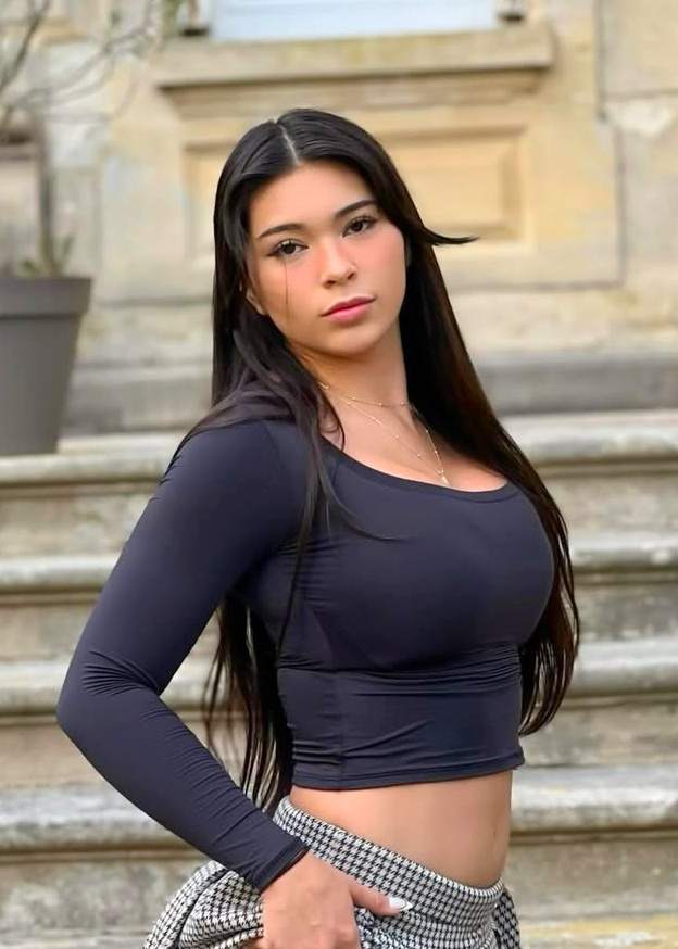 Aishah Sofey Age, Bio, Career StarsVeins