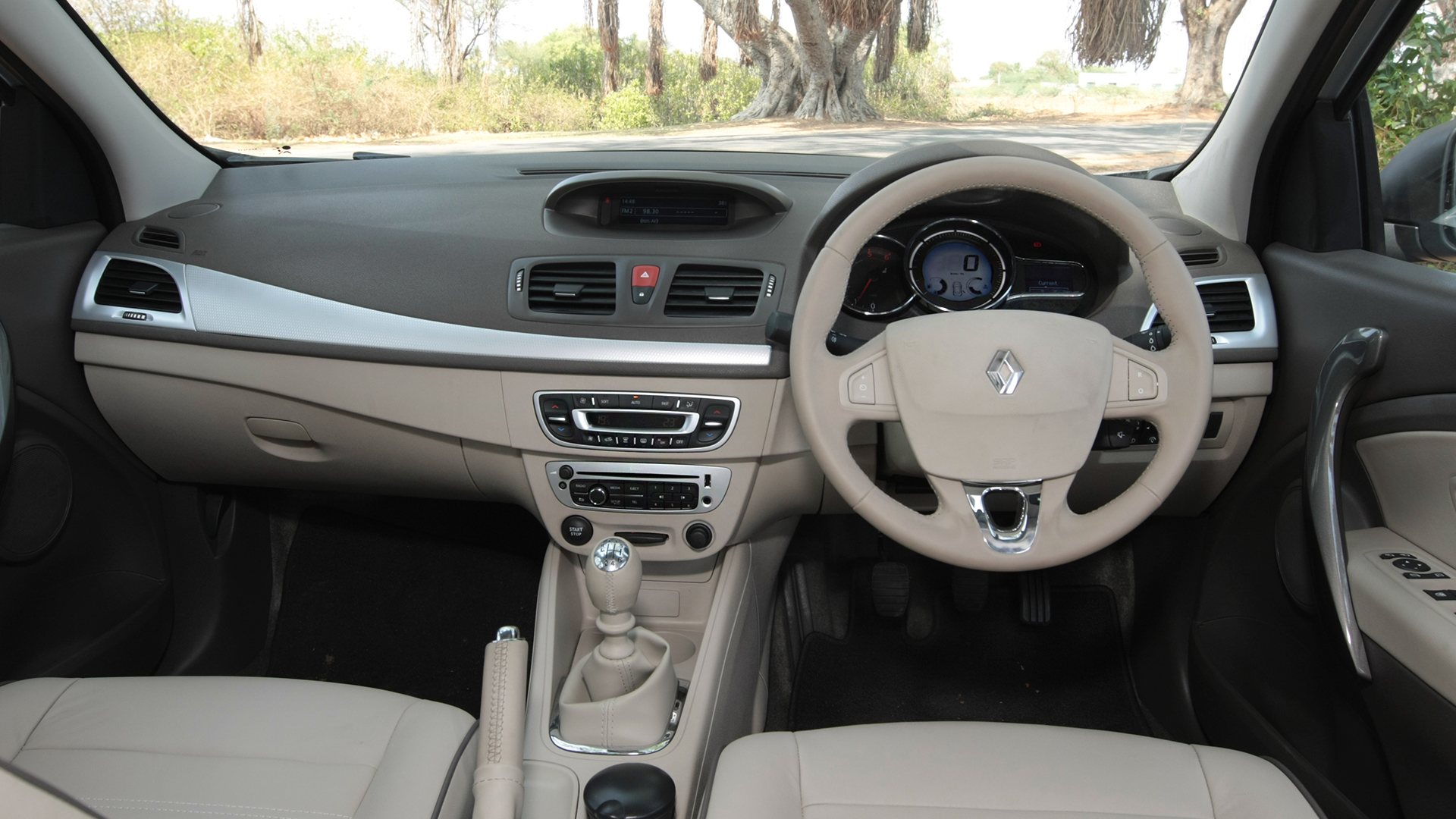 Renault Fluence e4 2014 Diesel Interior Car Photos Overdrive