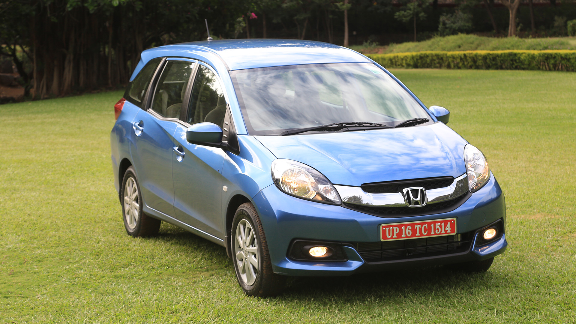 Honda Mobilio 2014 S Petrol Price, Mileage, Reviews, Specification