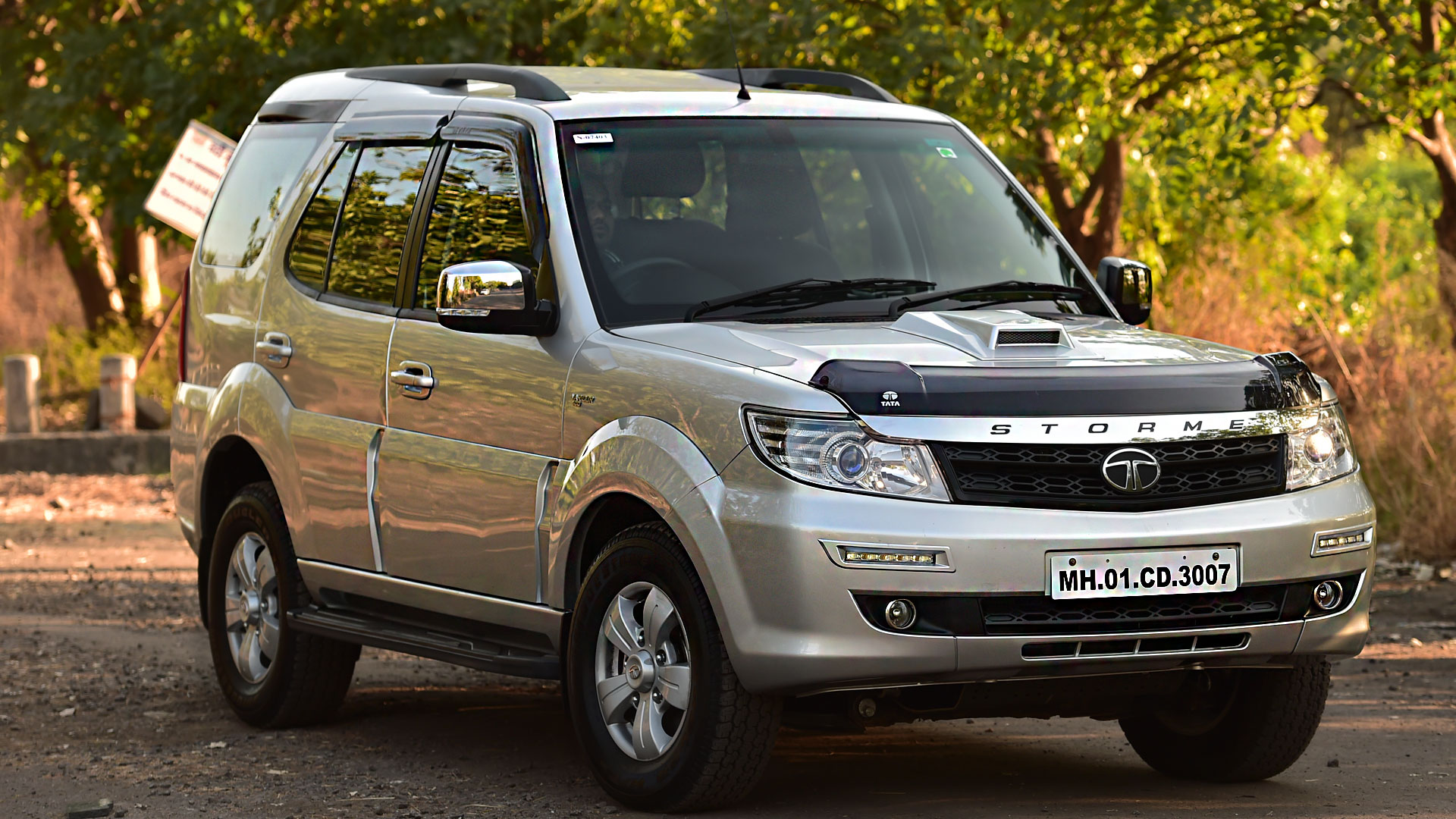 Tata Safari Storme 2016 VX BS4 4x4 Compare Car Photos Overdrive