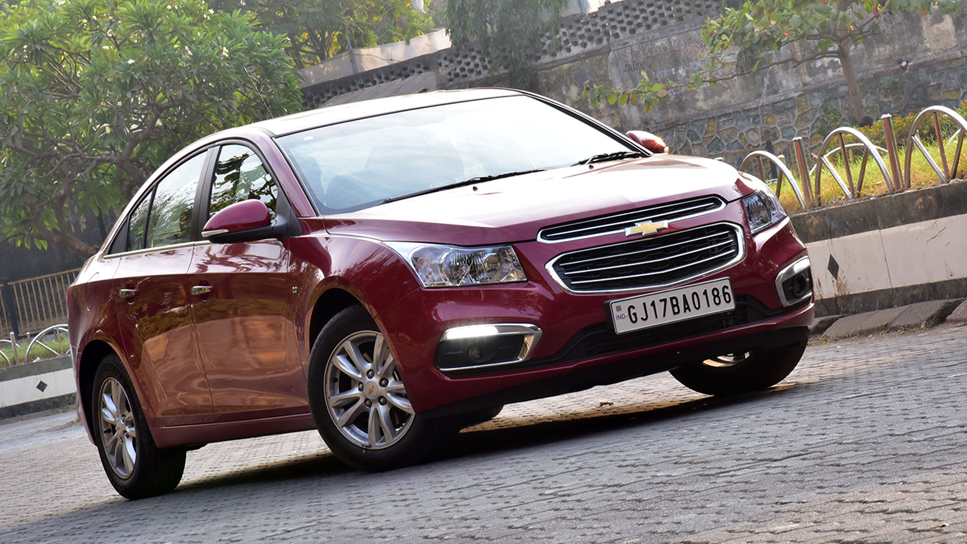 Chevrolet Cruze 2016 LTZ Compare Car Photos - Overdrive