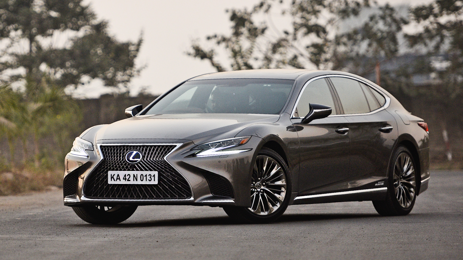 Lexus LS 500h 2018 Ultra Luxury Exterior Car Photos
