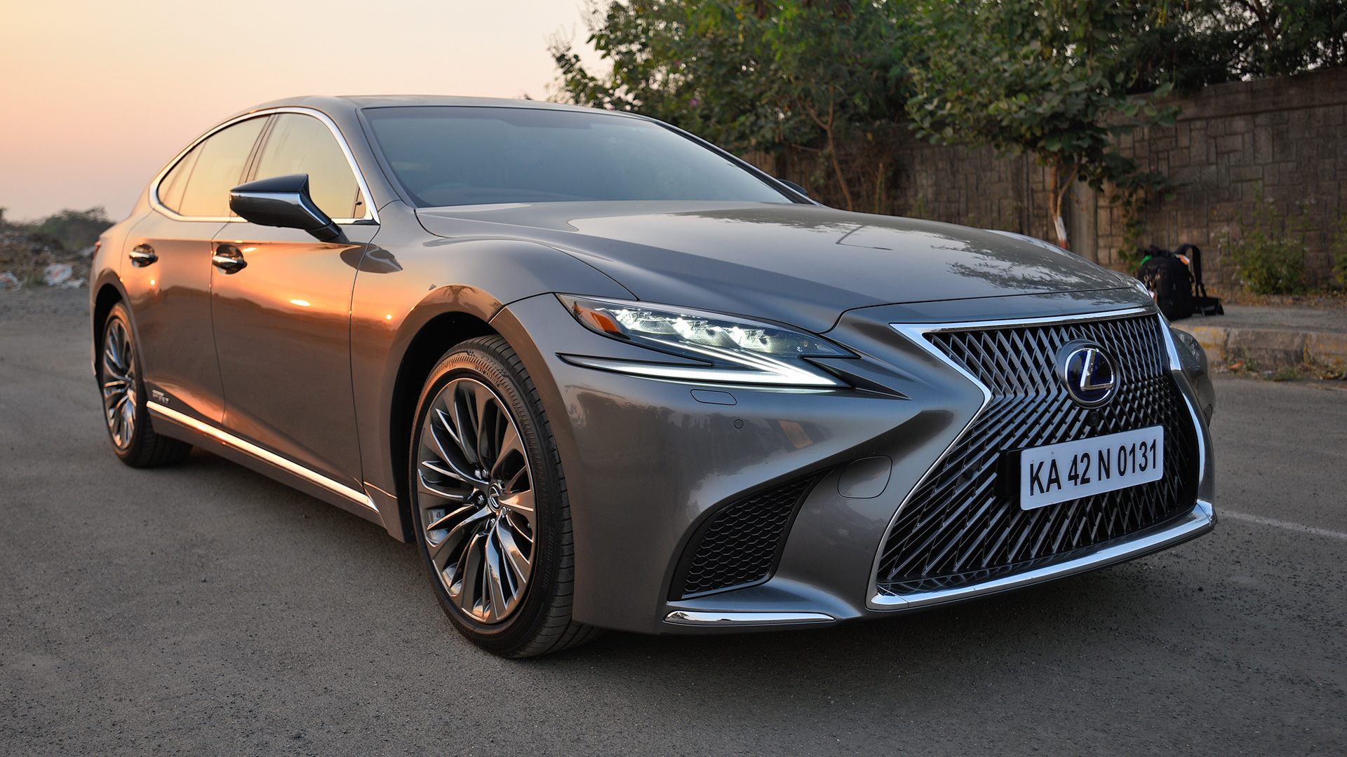 Lexus LS 500h 2018 Ultra Luxury Exterior Car Photos