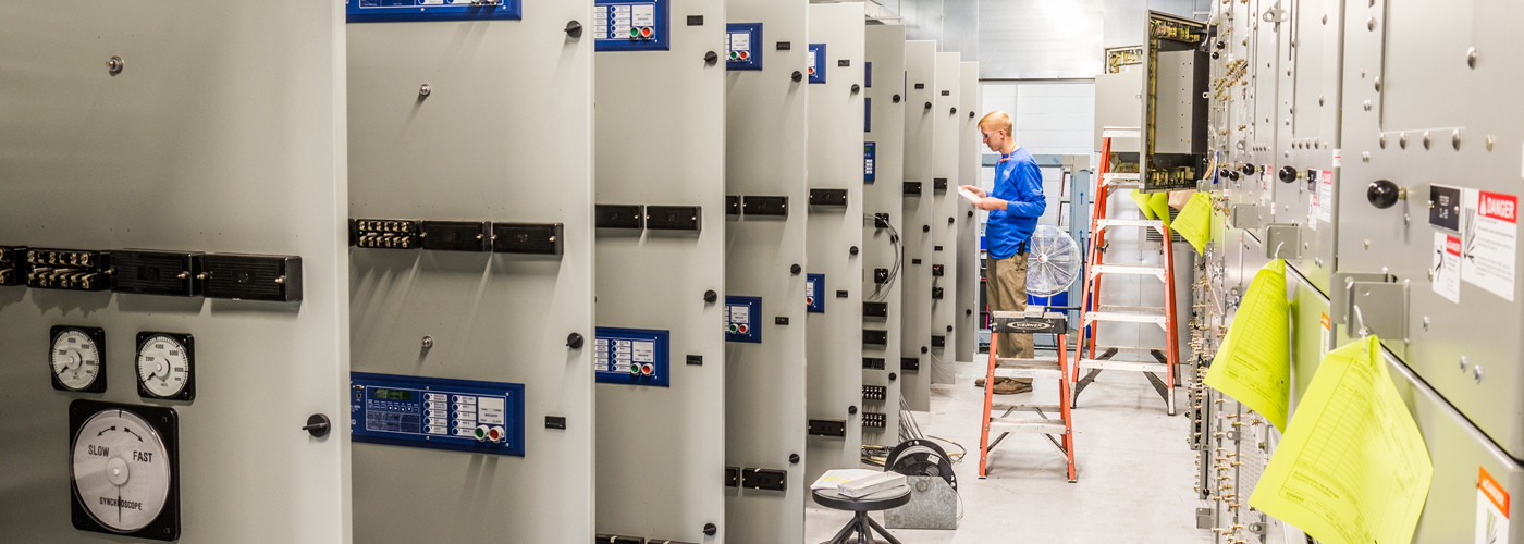 VULCAN OmniPro™ 220 Industrial Multiprocess Welder.