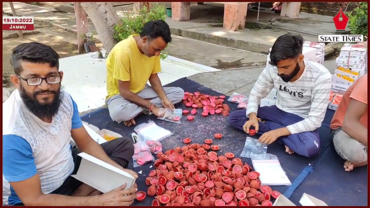Roshni Inmates of Jammu district jail make different types of candles