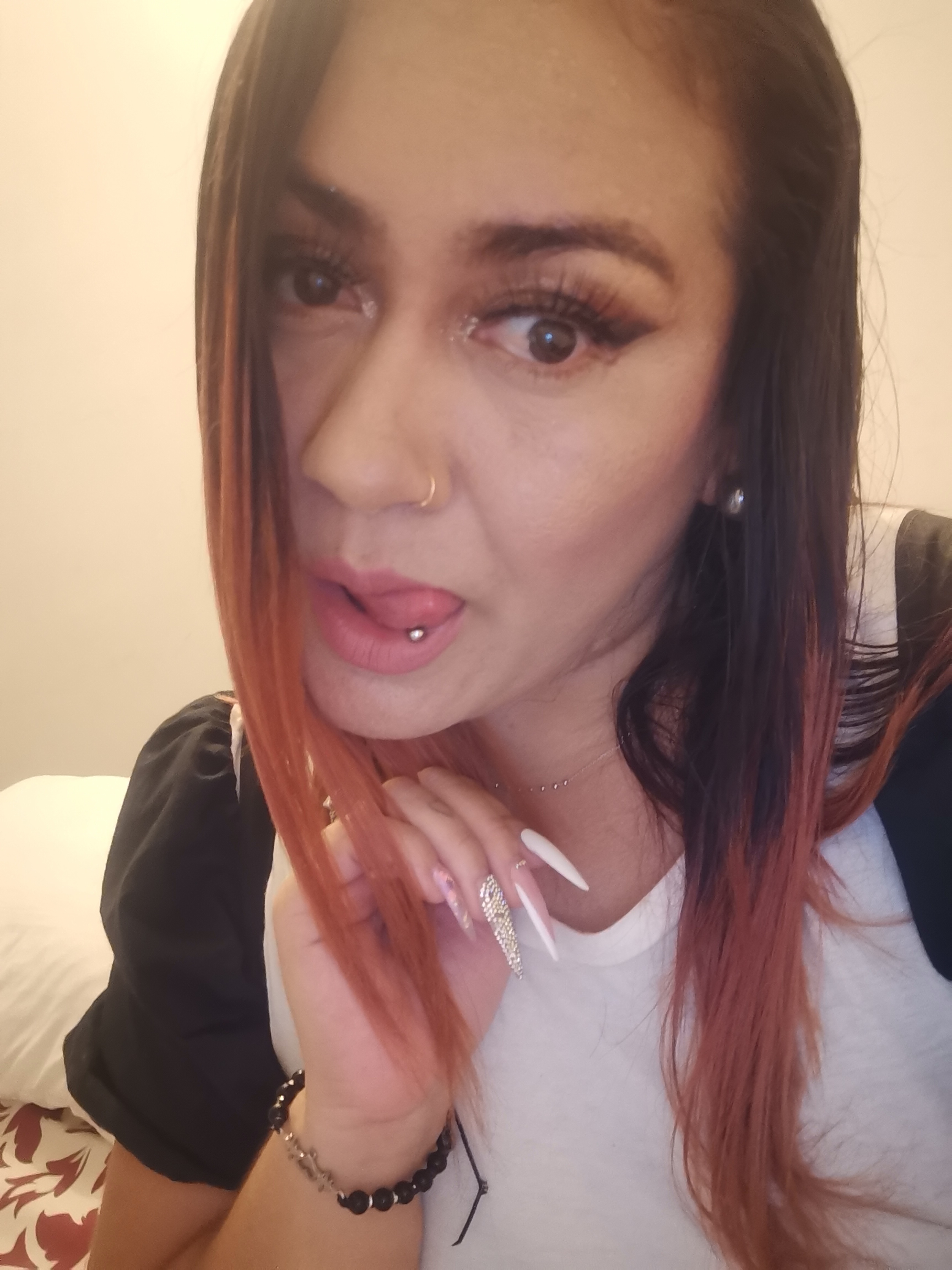 AliceFox_Milf Webcam Model Profile | xHamsterLive