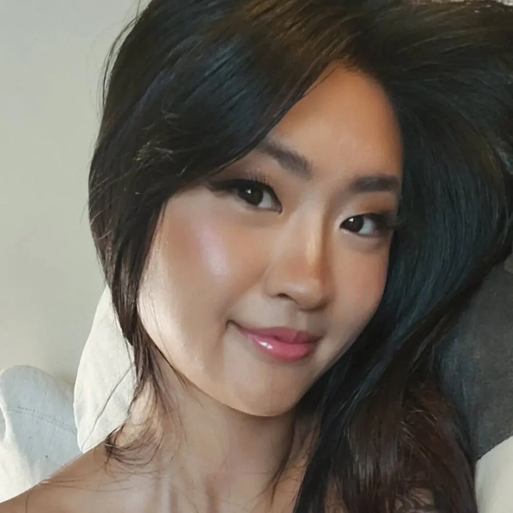 AliceIsHere Webcam Model Profile | xHamsterLive