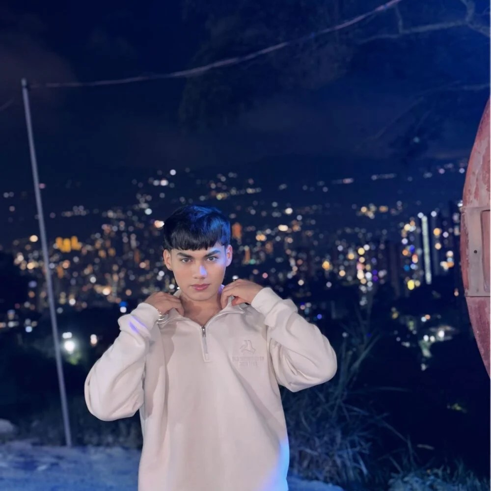 Angel_Steven_の無料ライブウェブカメラショー＆XXXチャット | xHamsterLive