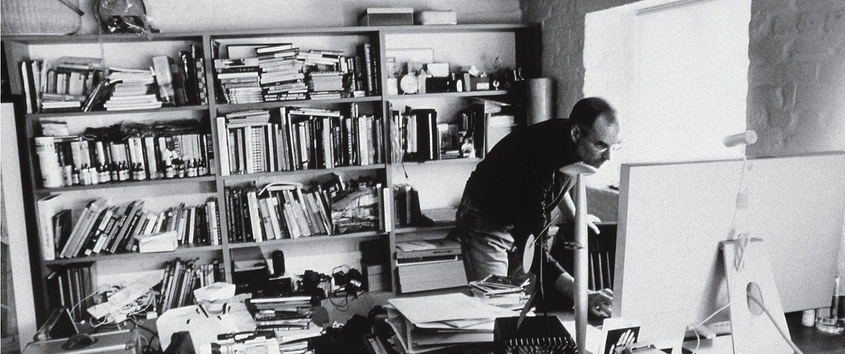 5 famous creatives who had a messy desk Canva