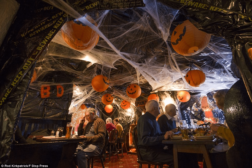 Thiết kế halloween decorations restaurant độc đáo và ấn tượng