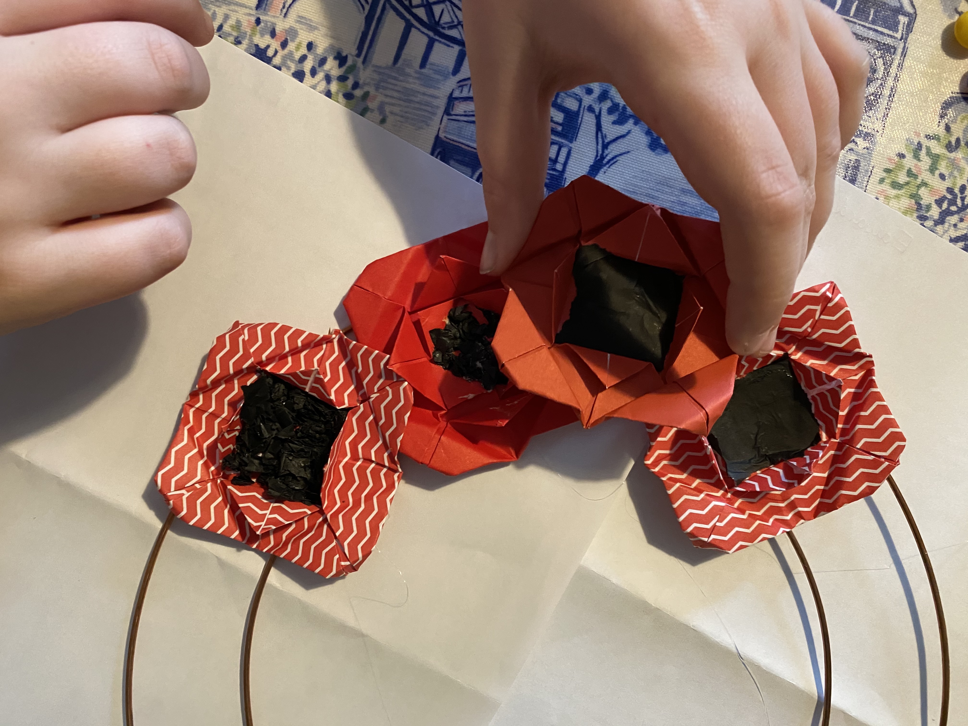 How to make an origami poppy wreath thegingerbreadhouse.co.uk