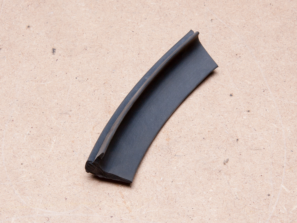 Door seal – upper half (per door, per piece) – Ford Anglia 105E Owners