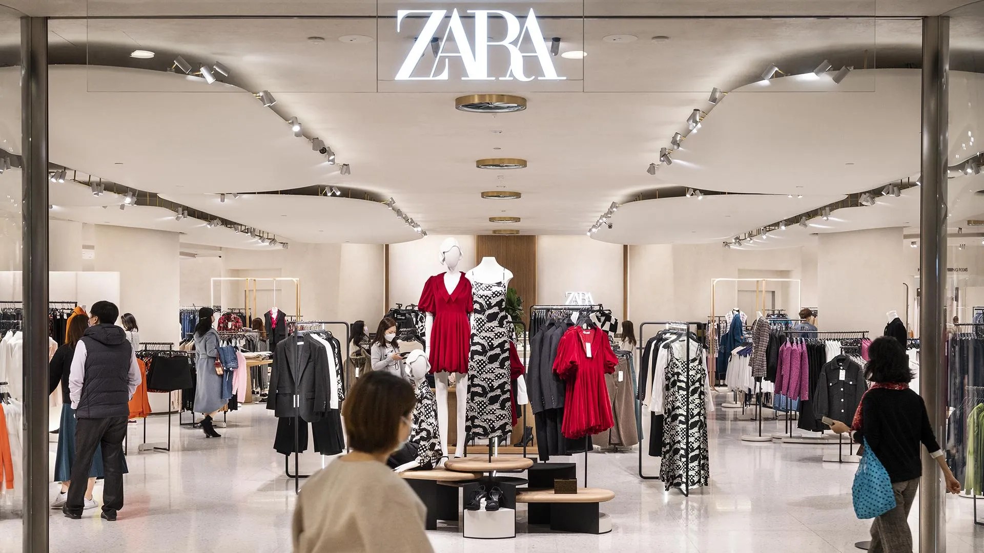 Магазин Zara откроется под новым названием в ТЦ "Авиапарк" уже в апреле