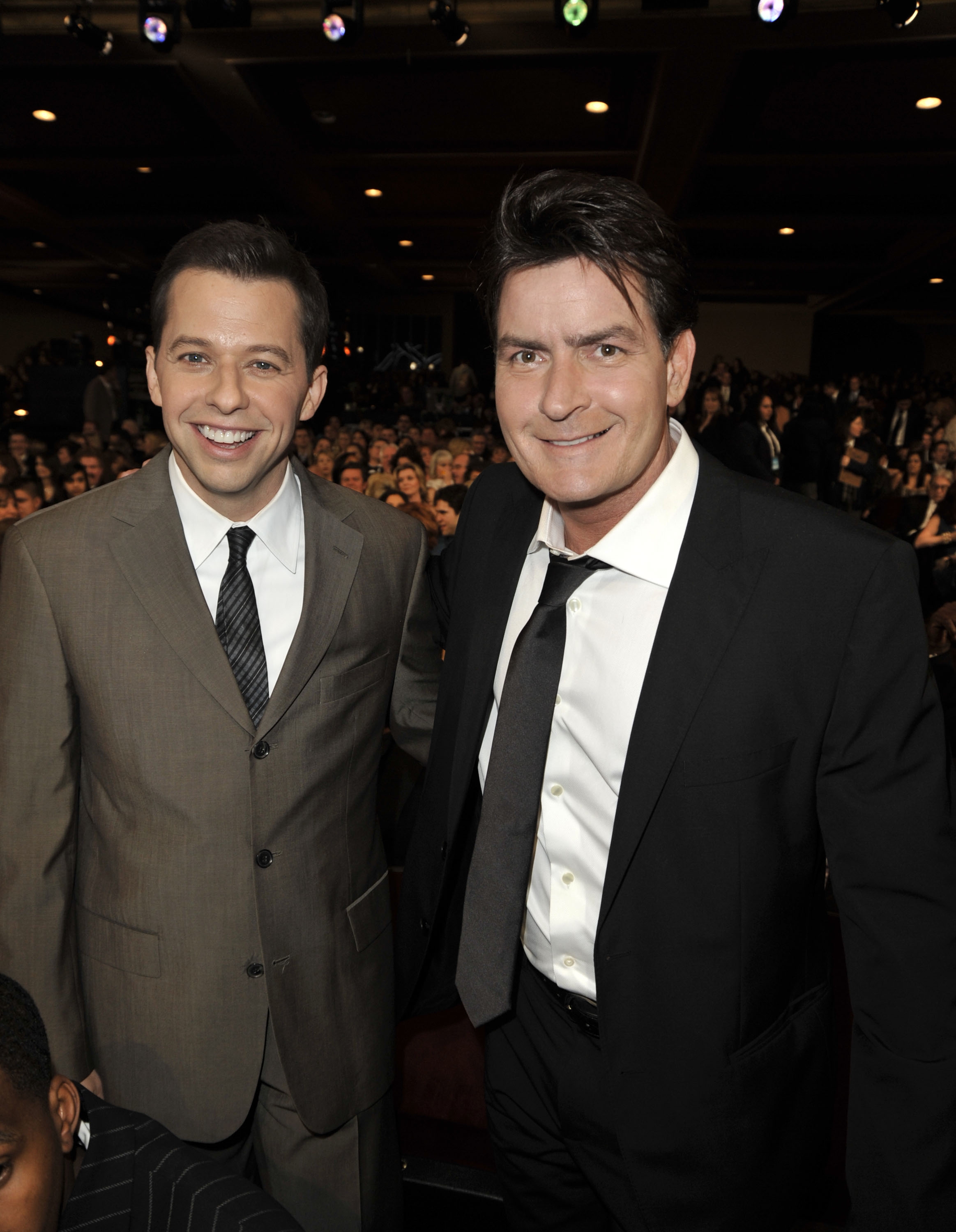 Jon Cryer Charlie Sheen Still A Pro On Set Despite Crisis Access Online