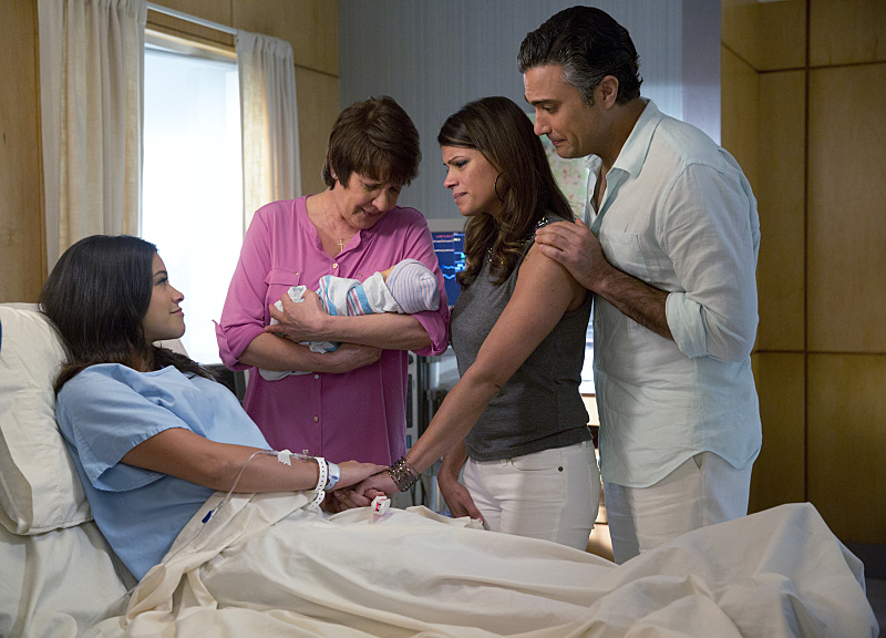 'Jane The Virgin' Jaime Camil On What Rogelio Can Teach Baby Mateo