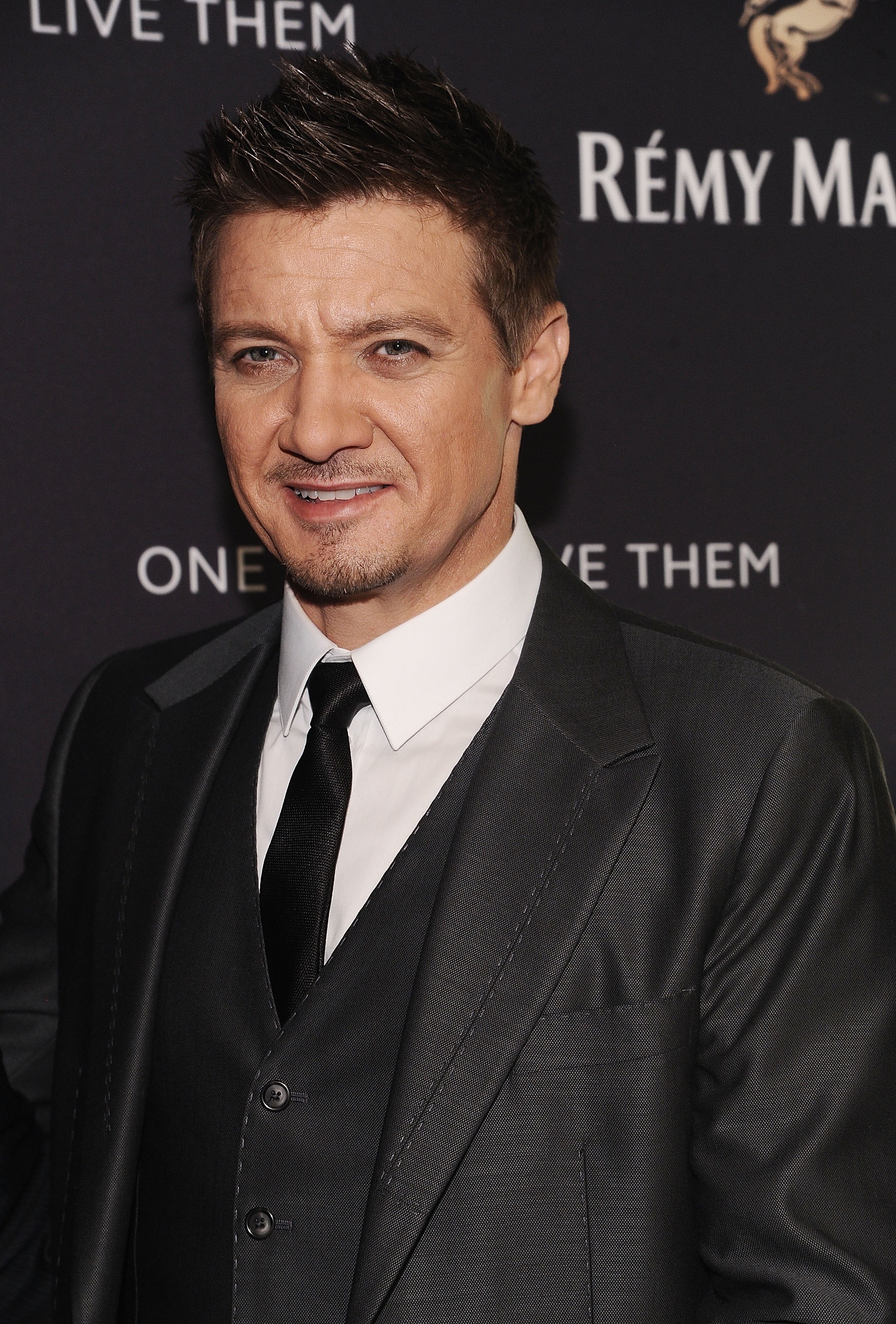 Jeremy Renner 'Not My Job' To Help Female CoStars With Higher
