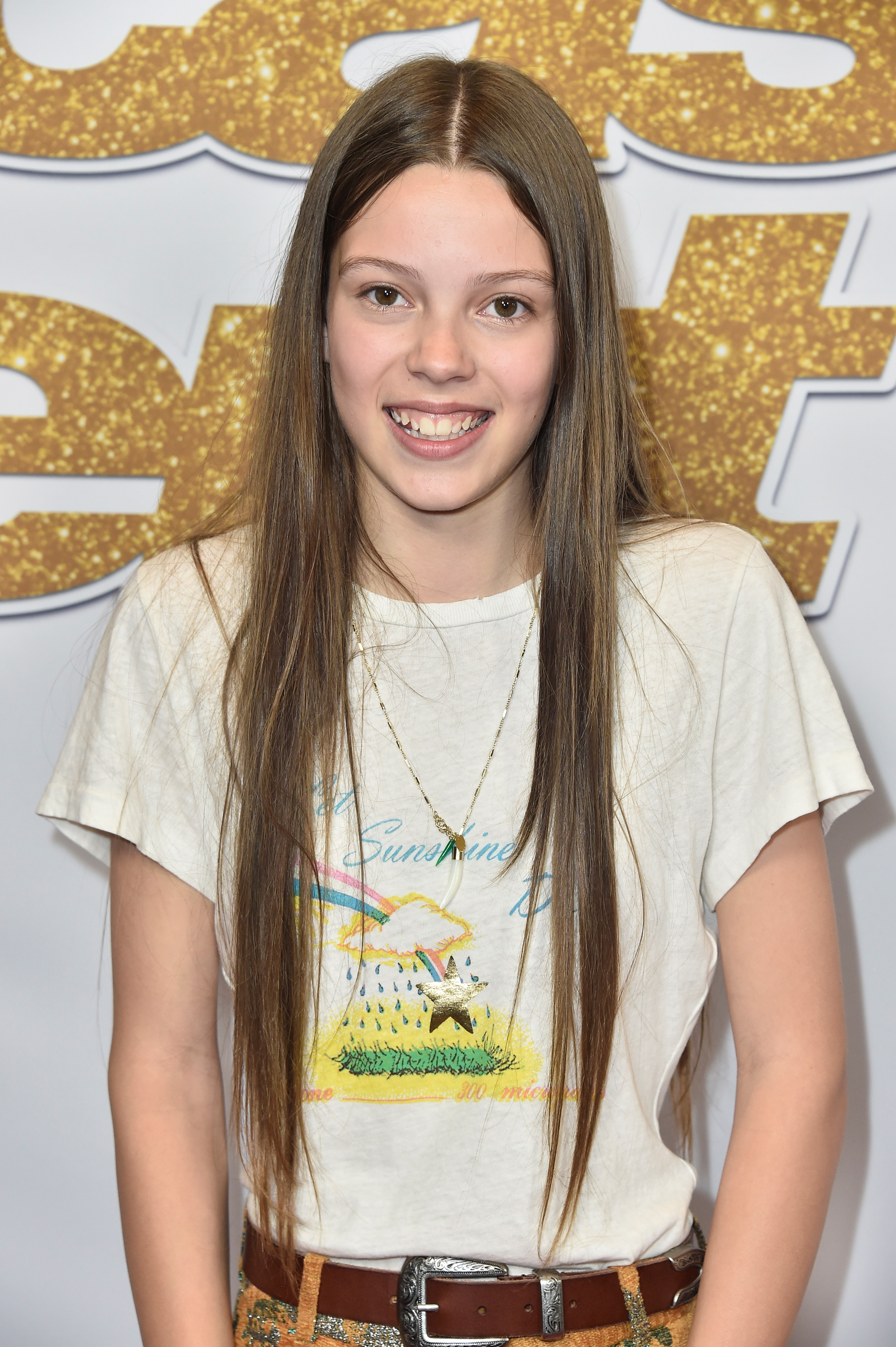 14YearOld Courtney Hadwin Receives Standing Ovation With Powerful